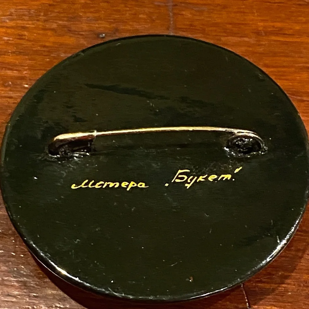 Russian Hand Painted Signed Floral Brooch with Gold and Orange Accents - Picture 4 of 4